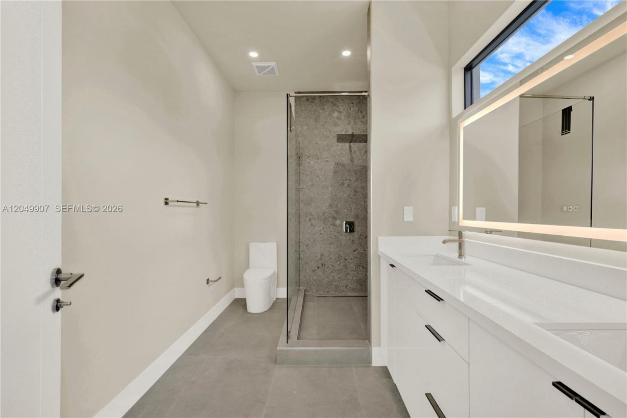 3437 SW 29th St , Unit 3437, Miami, FL 33133 Photo
