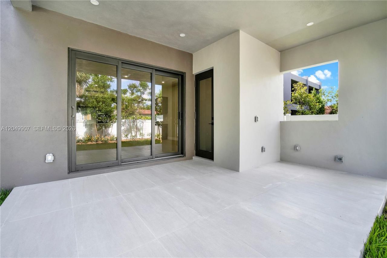 3437 SW 29th St , Unit 3437, Miami, FL 33133 Photo
