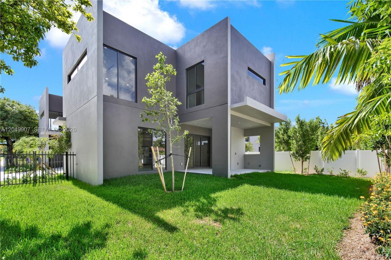 3437 SW 29th St , Unit 3437, Miami, FL 33133 Photo