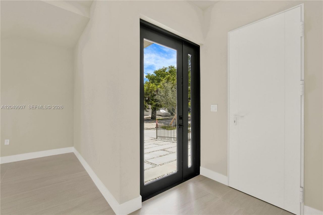 3437 SW 29th St , Unit 3437, Miami, FL 33133 Photo