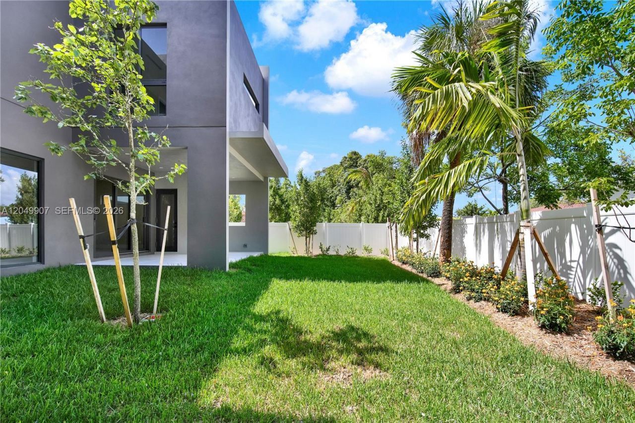 3437 SW 29th St , Unit 3437, Miami, FL 33133 Photo