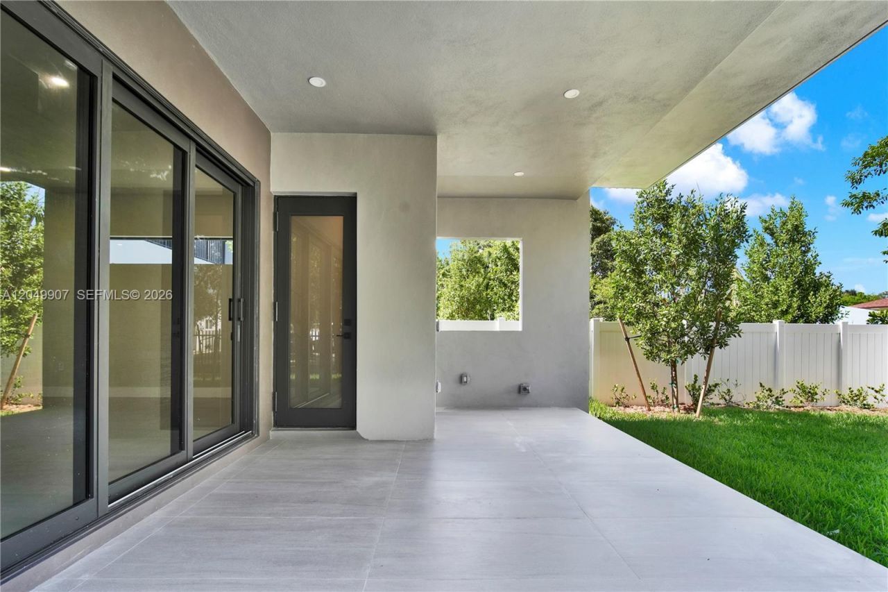 3437 SW 29th St , Unit 3437, Miami, FL 33133 Photo