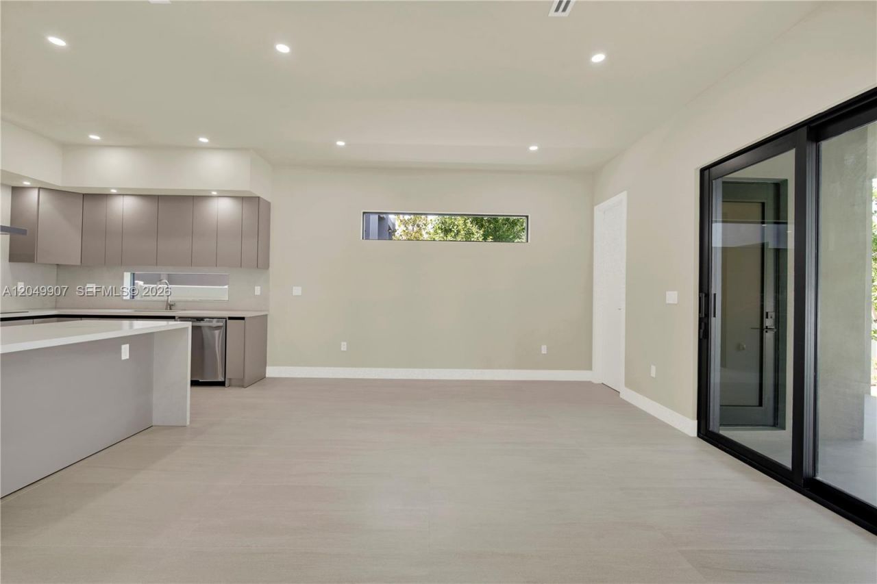 3437 SW 29th St , Unit 3437, Miami, FL 33133 Photo