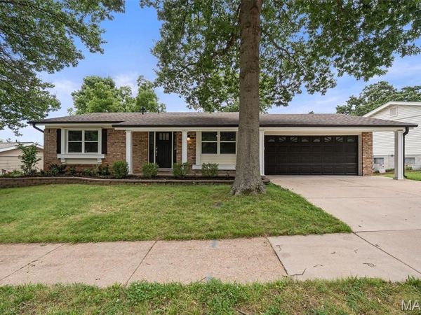 628 Hickory Knoll Court, Ballwin, MO 63021