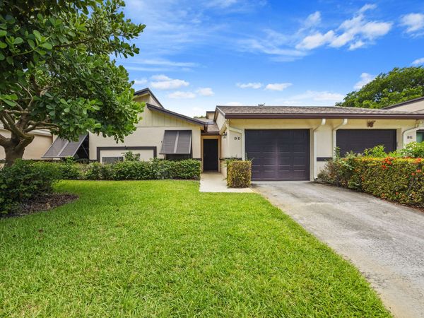 9 Ridge Pointe Drive, Unit D, Boynton Beach, FL 33435