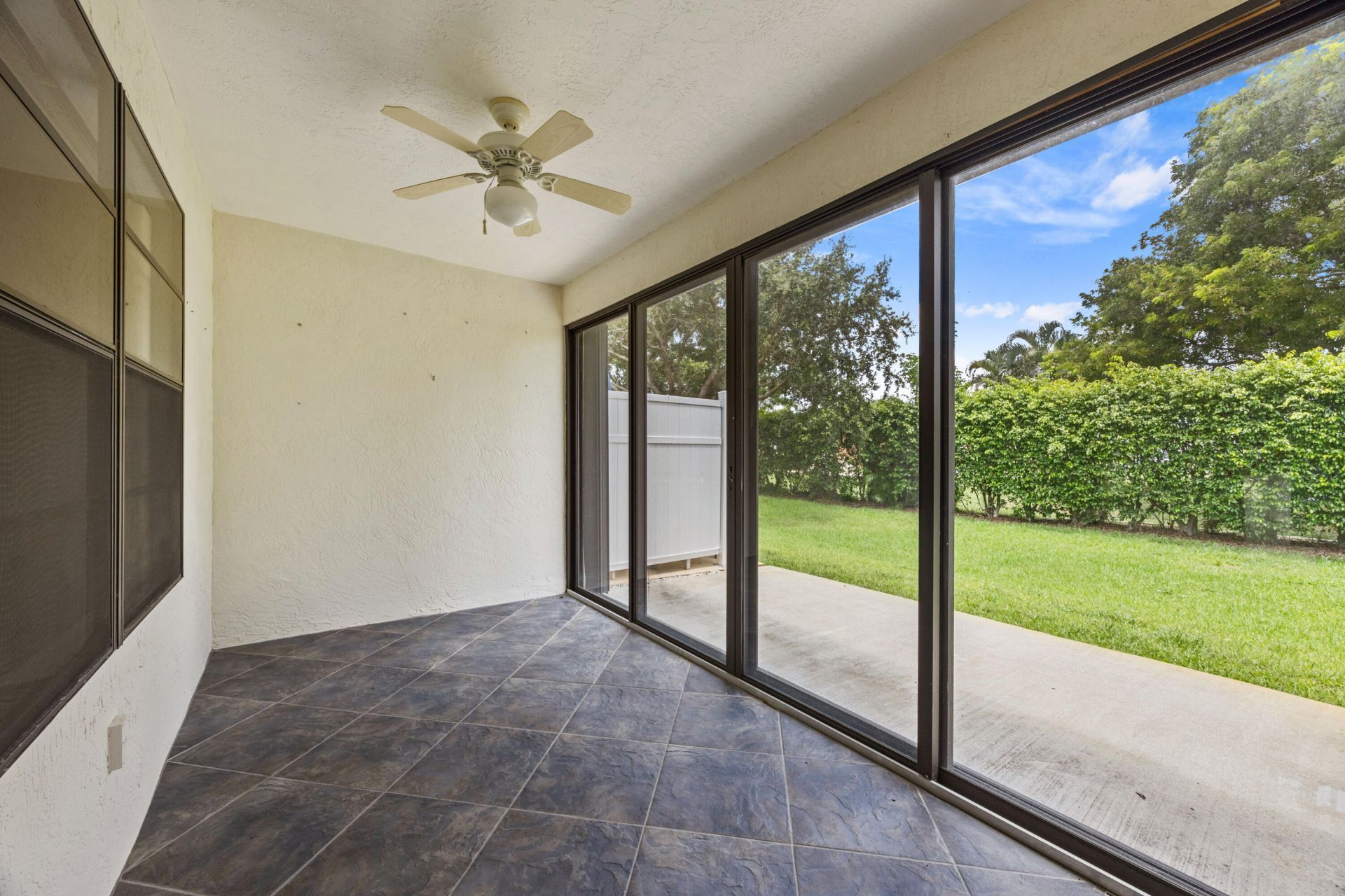 9 Ridge Pointe Drive, Unit D, Boynton Beach, FL 33435 Photo