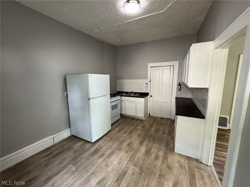 674-676 Carlysle Street, Akron, OH 44310 Photo 9