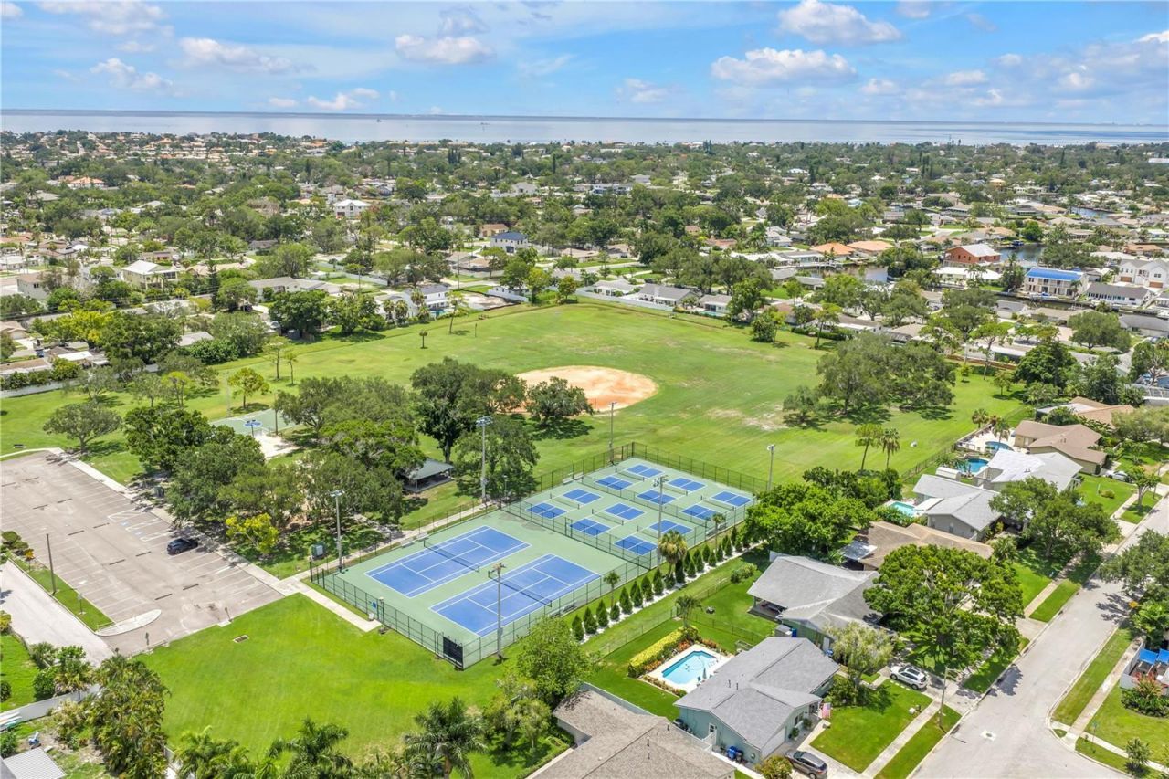 5812 16th Lane Ne, Saint Petersburg, FL 33703 Photo