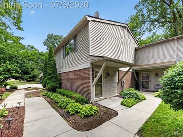 27165 Farmbrook Villa Drive, Southfield, MI 48034