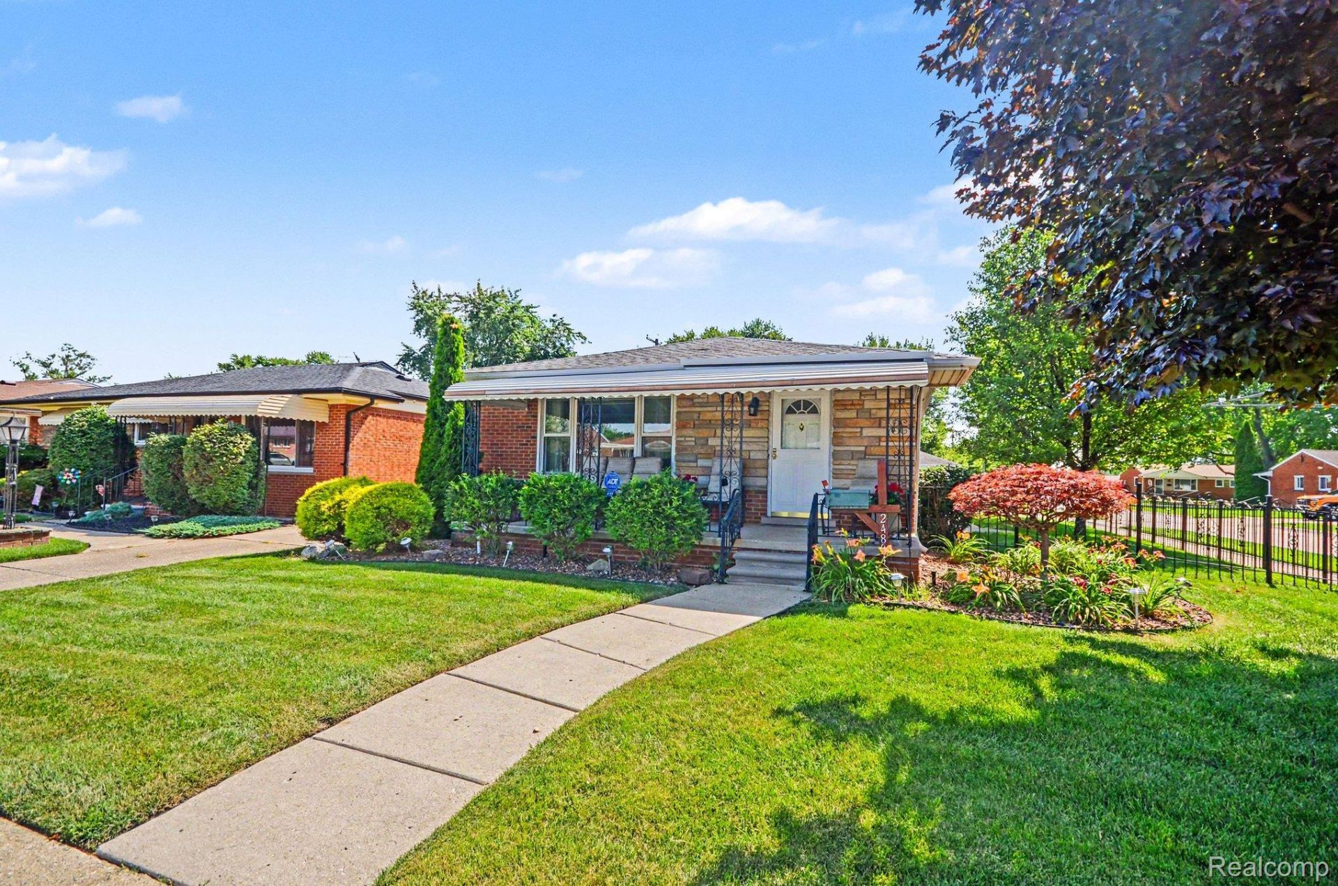 24804 Rosalind Avenue, Eastpointe, Mi 48021 Main Photo