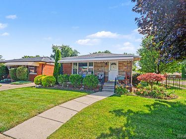 24804 Rosalind Avenue, Eastpointe, Mi 48021