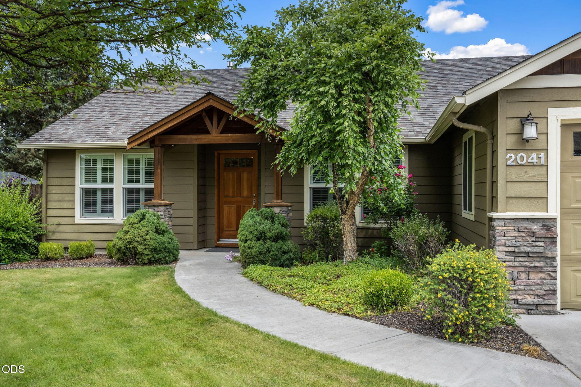 2041 SW Obsidian Avenue, Redmond, OR 97756 Main Photo