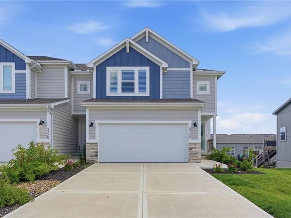 3727 SW Clayton Place, Lee's Summit, MO 64082