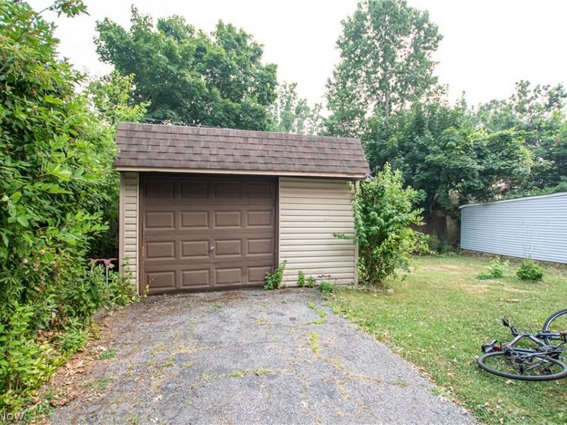 16114 Delrey Avenue, Cleveland, OH 44128 Photo 3