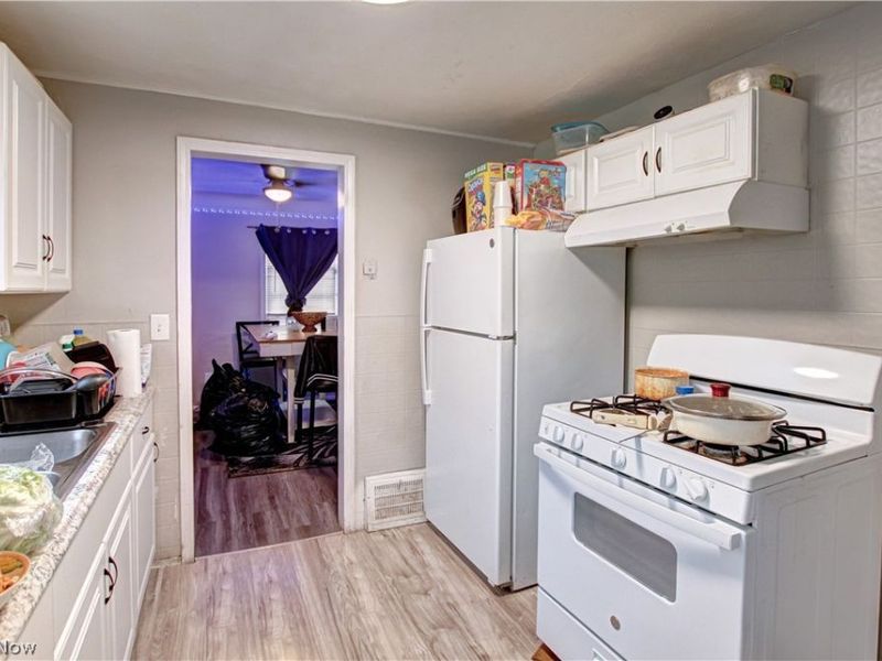 16114 Delrey Avenue, Cleveland, OH 44128 Photo 6