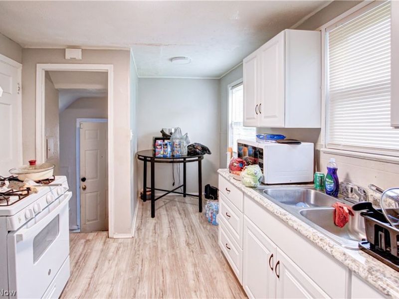 16114 Delrey Avenue, Cleveland, OH 44128 Photo 7