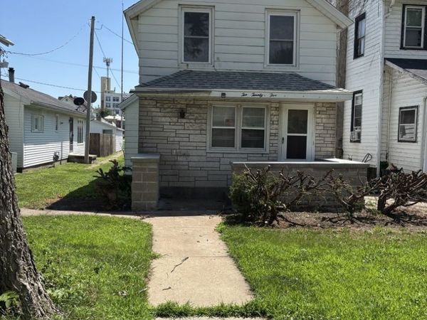 225 3rd Avenue S, Clinton, IA 52732