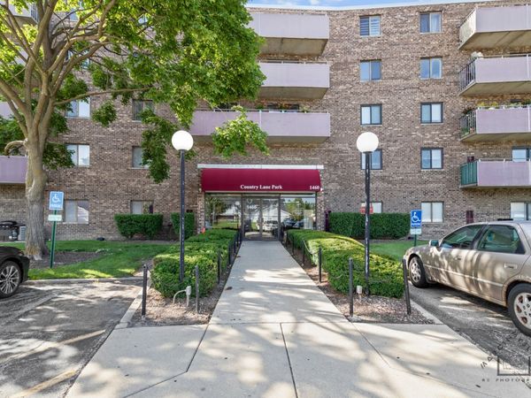 1460 Fairlane Drive , Unit 303, Schaumburg, IL 60193