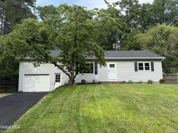 1326 Kings Road, Schenectady, NY 12303