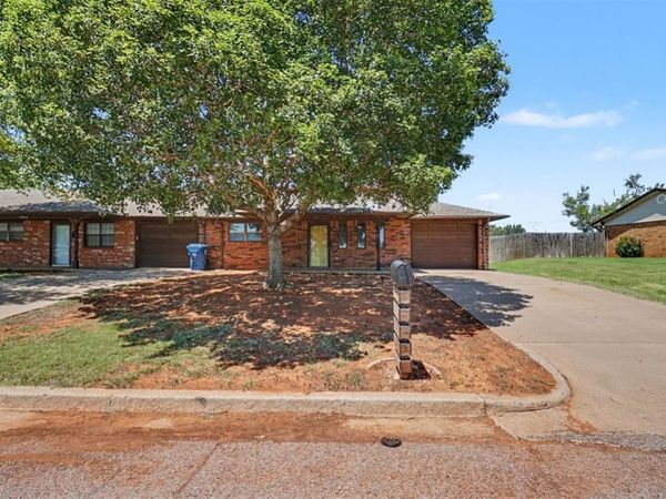 1402 Partridge ( 1402 1/2) Lane, Cordell, OK 73632