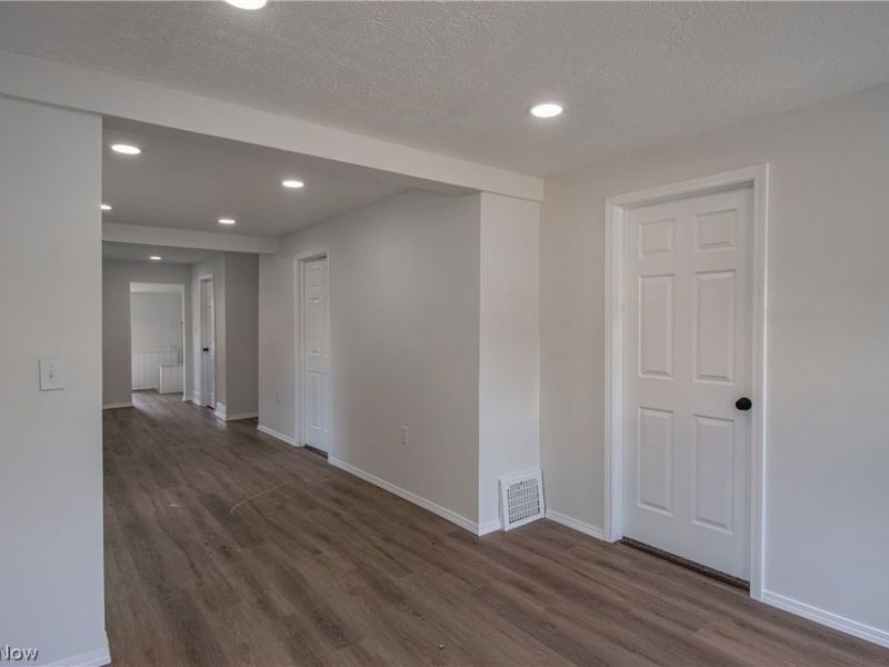 817 Halter Court NW, Canton, OH 44708 Photo 10