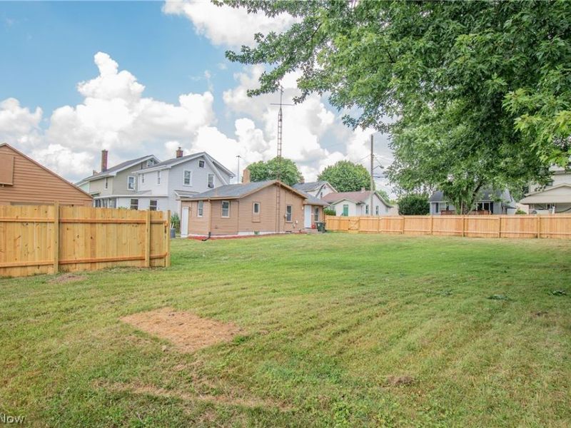 817 Halter Court NW, Canton, OH 44708 Photo 25