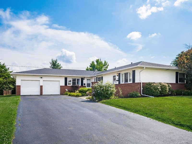 1427-1429 Bradshire Drive, Columbus, OH 43220 Photo 2