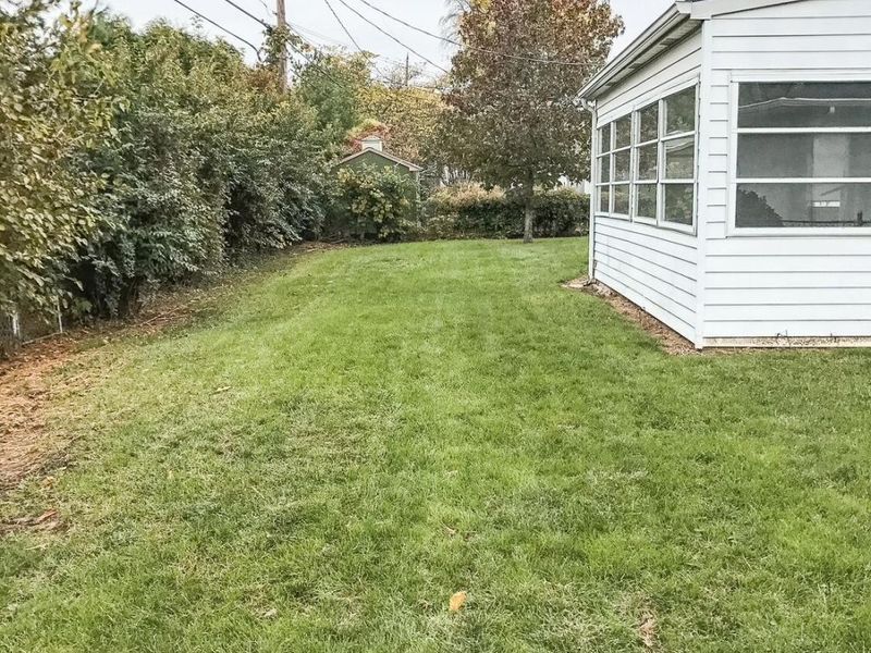 1427-1429 Bradshire Drive, Columbus, OH 43220 Photo 3