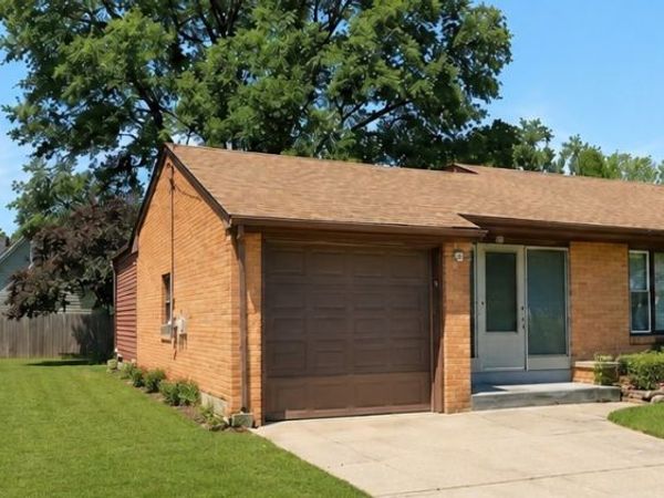 319 N Lord Avenue, Carpentersville, IL 60110