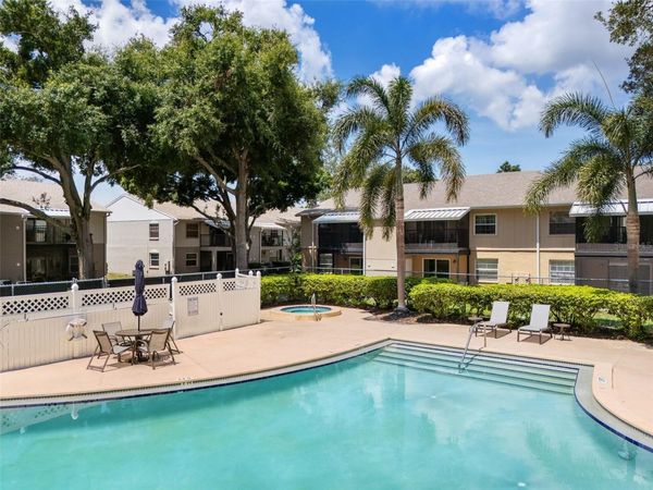 3812 N OAK DRIVE, Unit M72, TAMPA, FL 33611