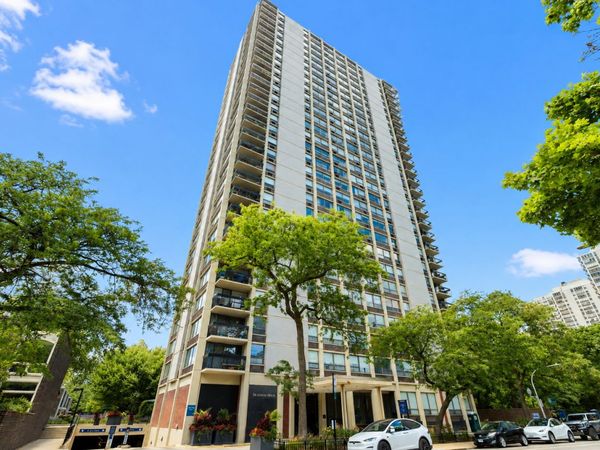 1355 N Sandburg Terrace , Unit 206D, Chicago, IL 60610