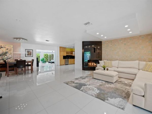 11530 NE 22nd Dr , North Miami, FL 33181