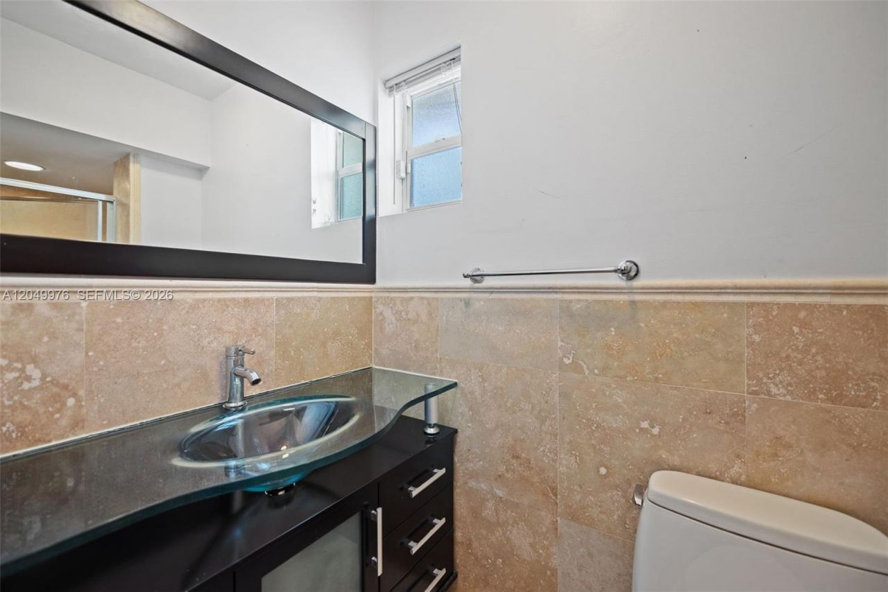 11530 NE 22nd Dr , North Miami, FL 33181 Photo