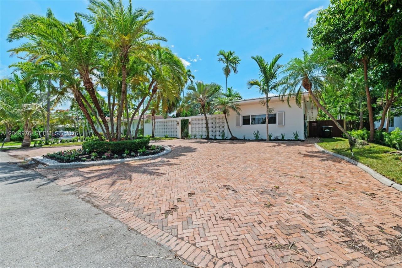 11530 NE 22nd Dr , North Miami, FL 33181 Photo