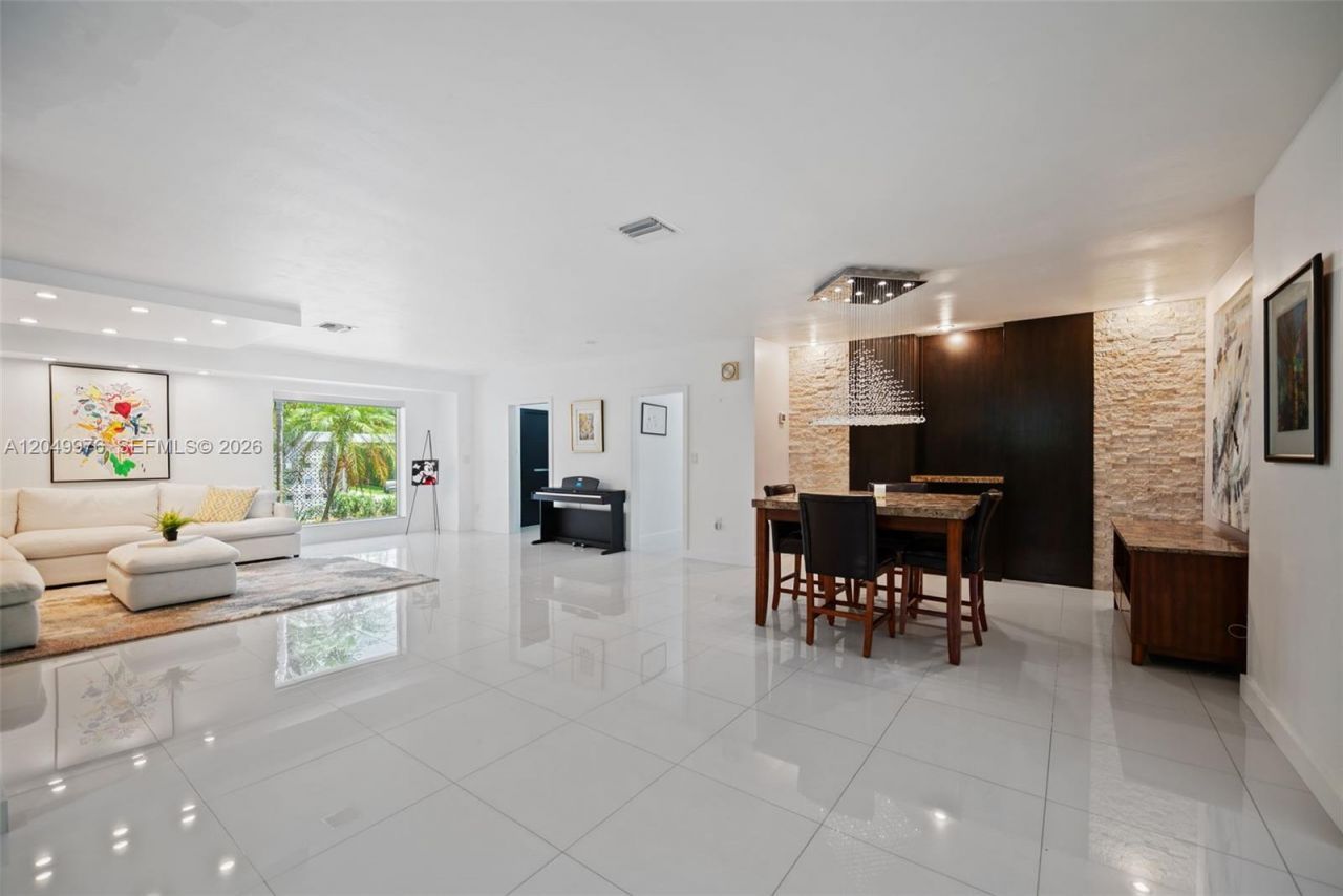 11530 NE 22nd Dr , North Miami, FL 33181 Photo