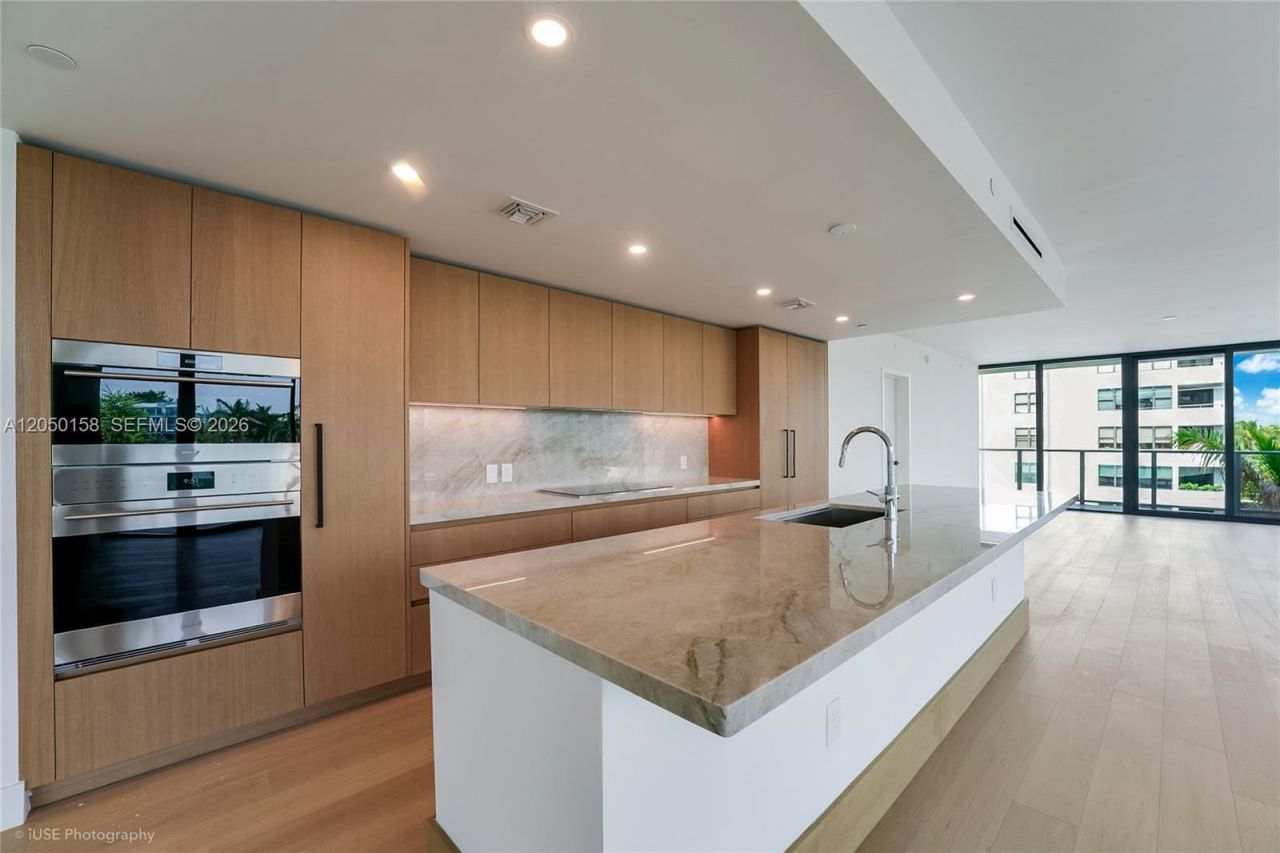 1176 97th St , Unit 406, Bay Harbor Islands, FL 33154 Photo