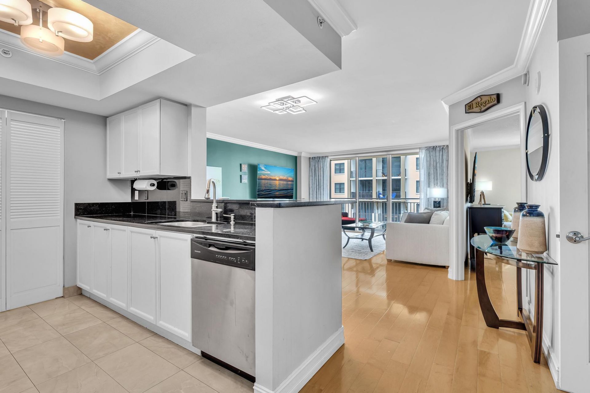 99 SE Mizner Boulevard, Unit 637, Boca Raton, FL 33432 Photo