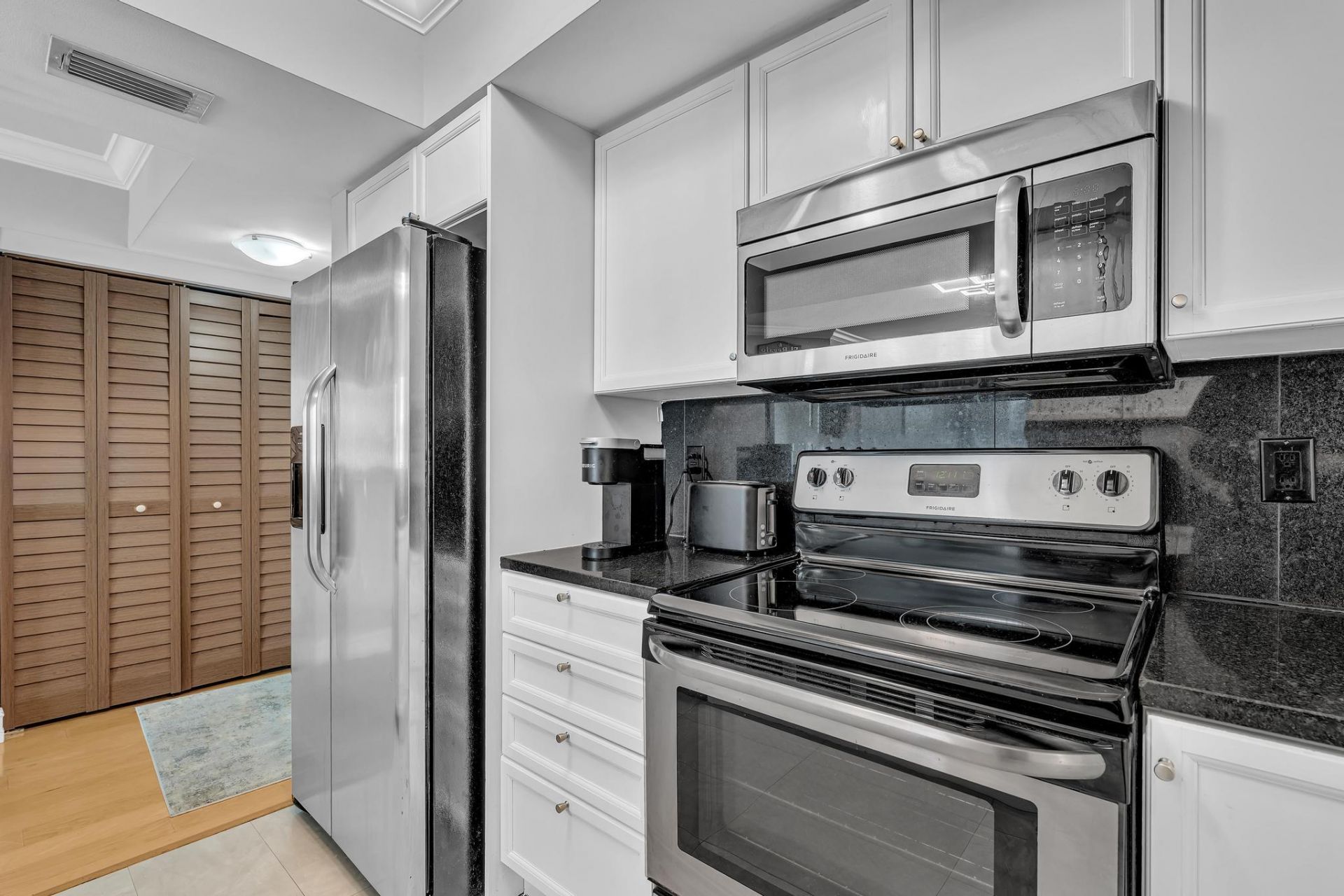 99 SE Mizner Boulevard, Unit 637, Boca Raton, FL 33432 Photo