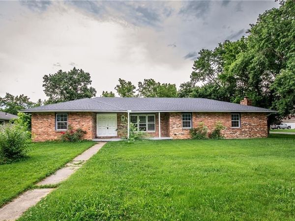 818 Sycamore Street, Lacygne, KS 66040