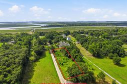 2033 Holly Creek Road photo 4