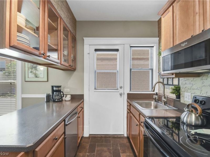 2807 Clinton Avenue, Cleveland, OH 44113 Photo 12