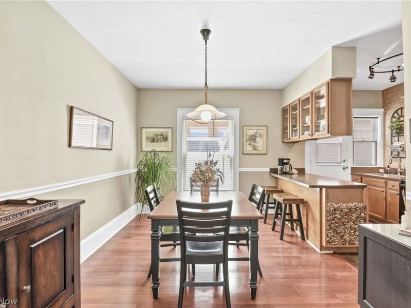 2807 Clinton Avenue, Cleveland, OH 44113 Photo 3