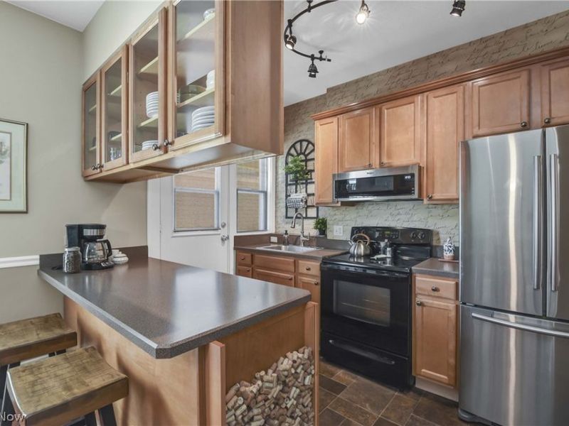 2807 Clinton Avenue, Cleveland, OH 44113 Photo 4