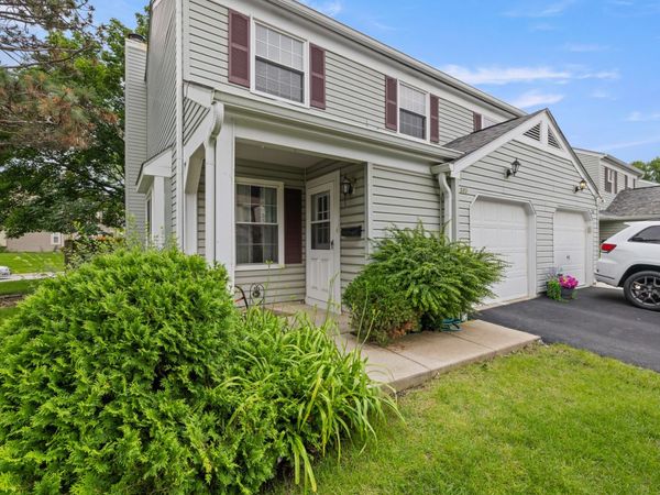 510 Nebraska Circle , Carol Stream, IL 60188