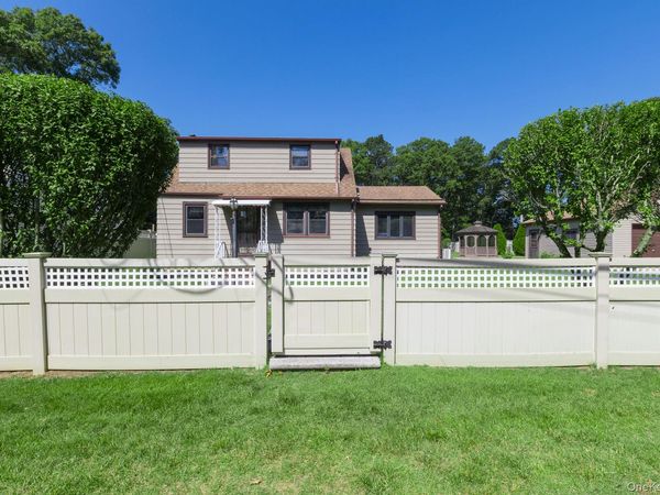 16 Ormond Place , Shirley, NY 11967