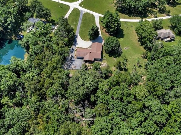 8 Oakwood Estate, Wright City, MO 63390