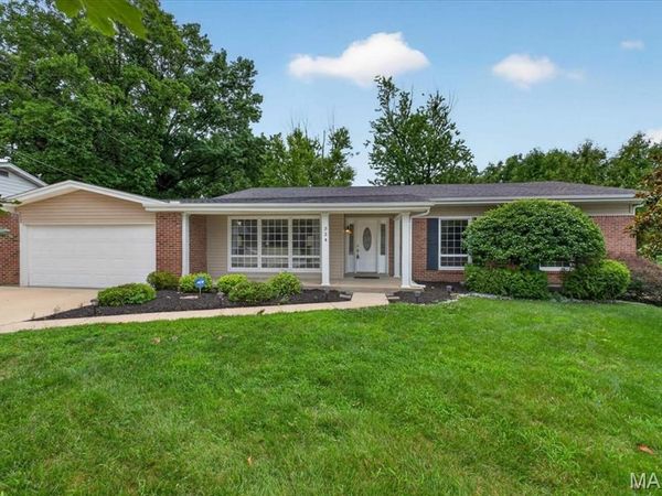 334 Country Club Drive, Ballwin, MO 63011