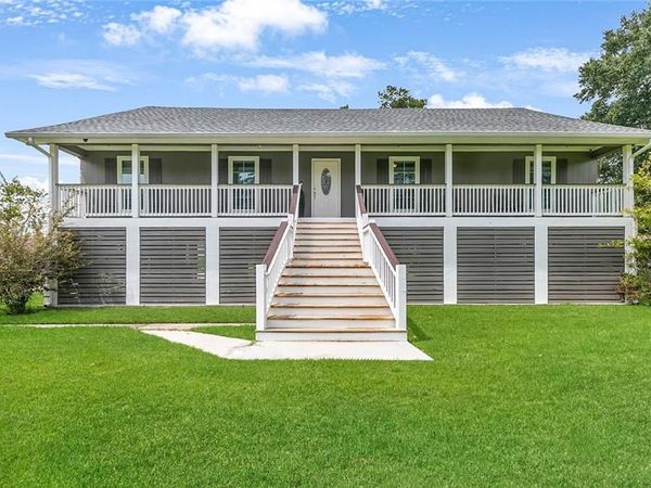 8089 HERMITAGE Drive, Denham Springs, LA 70726