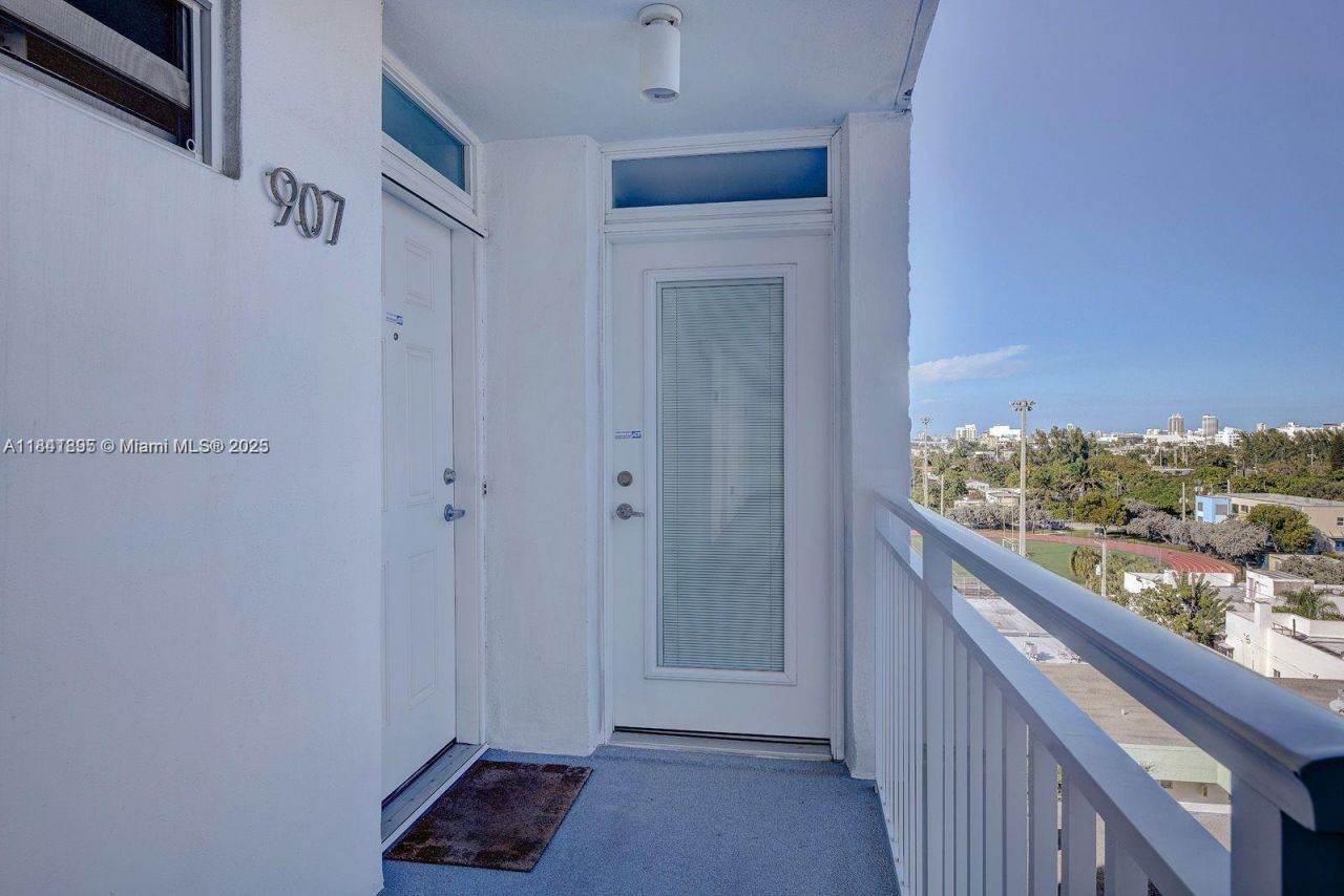 1045 10th St , Unit 907, Miami Beach, FL 33139 Photo