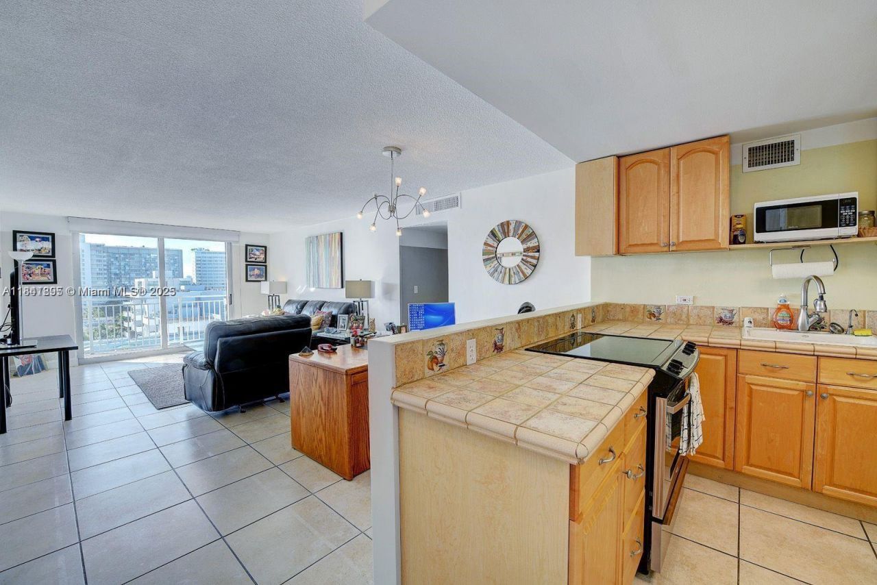 1045 10th St , Unit 907, Miami Beach, FL 33139 Photo
